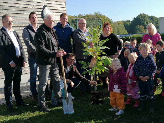 Baumpflanzaktion Gruppenfoto S