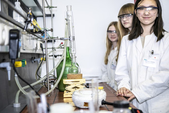 Foto Mädchen im Labor